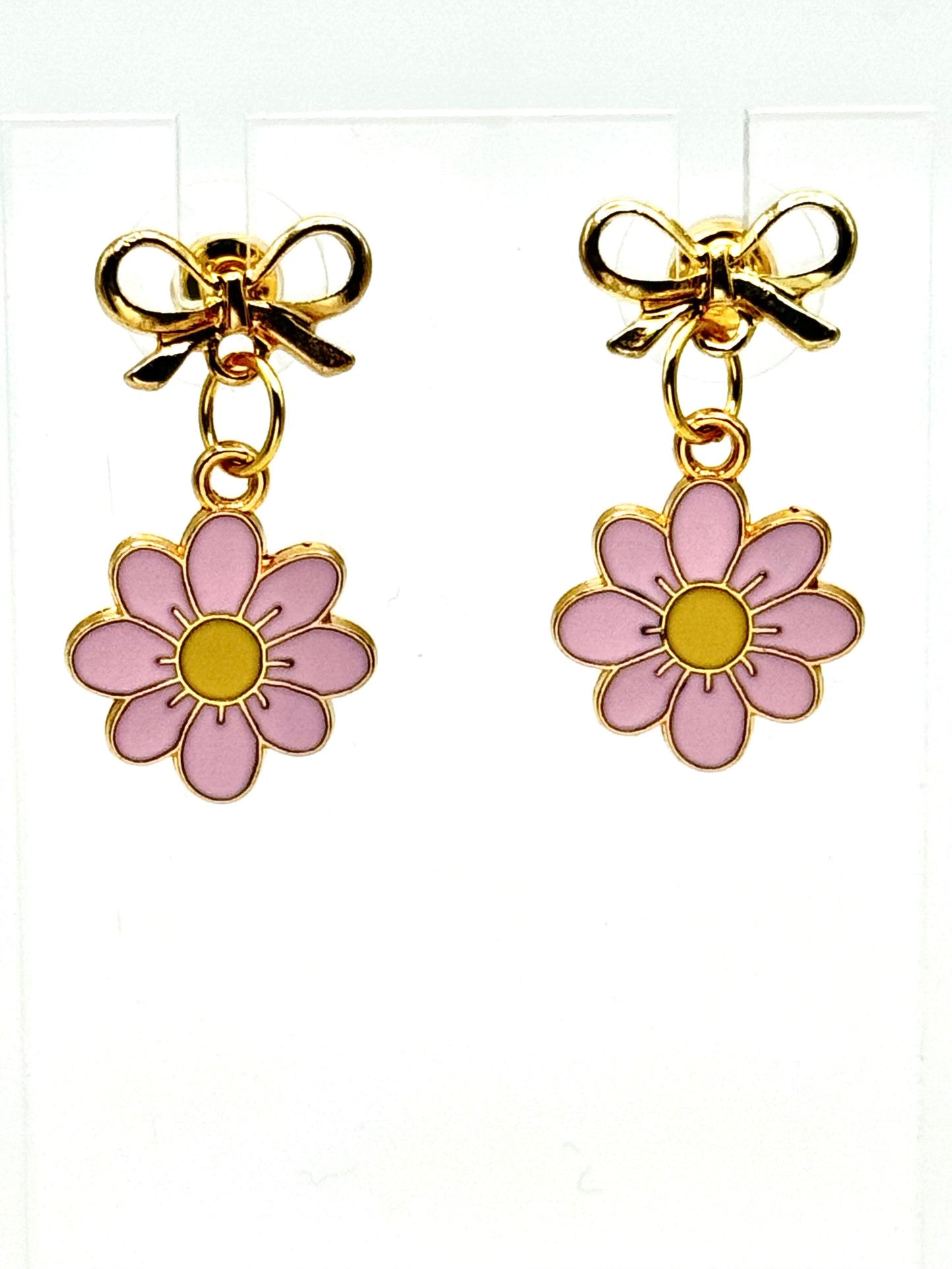 🌸 Light Pink Daisy Bow Earrings