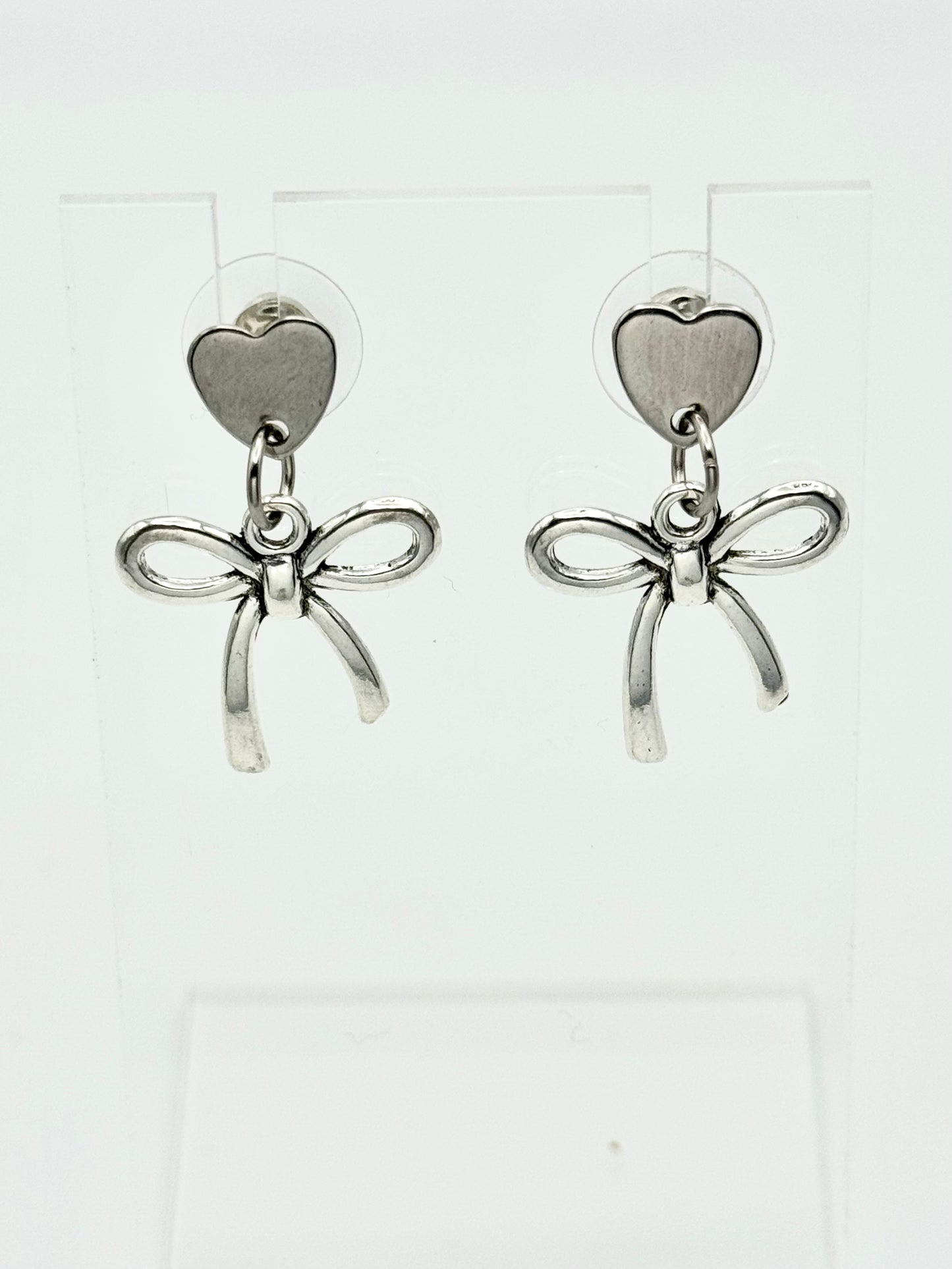 ๐ Silver Sweetheart Bow Earrings