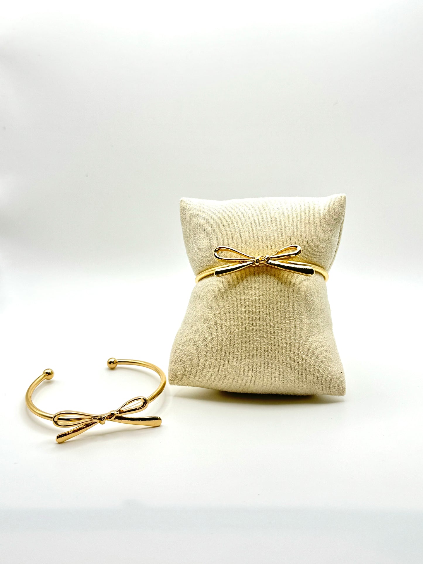 Golden Grace Bow Bangle