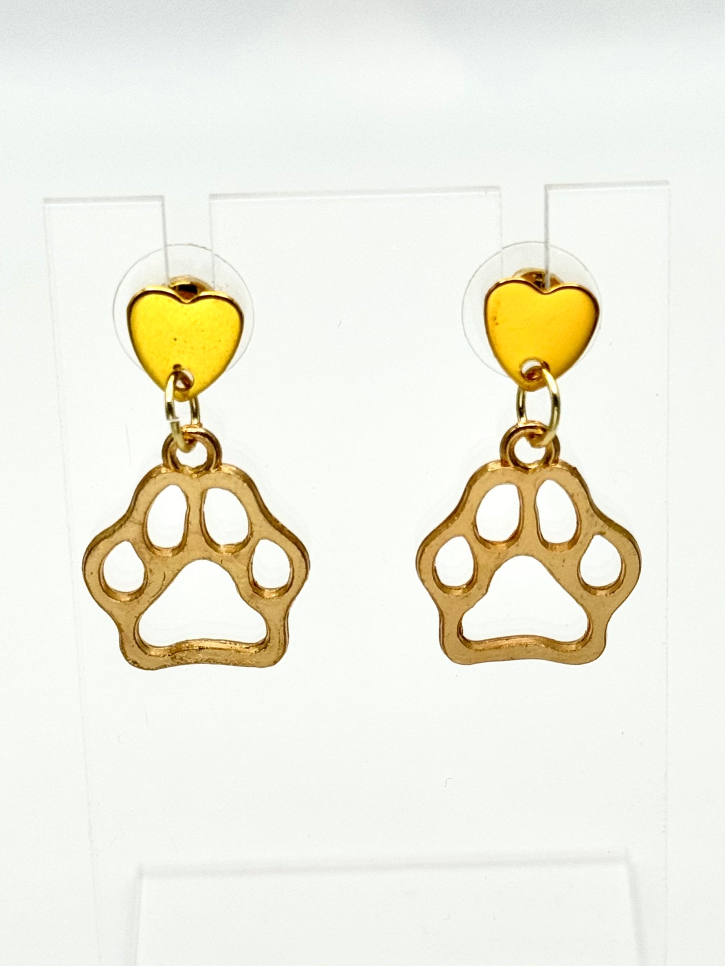 🐾 Golden Paws of Devotion