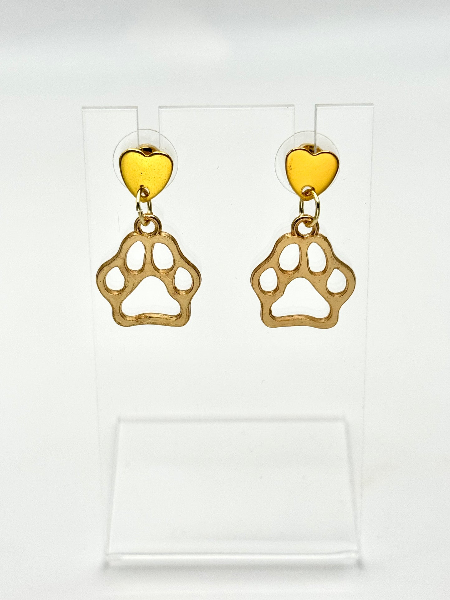 🐾 Golden Paws of Devotion