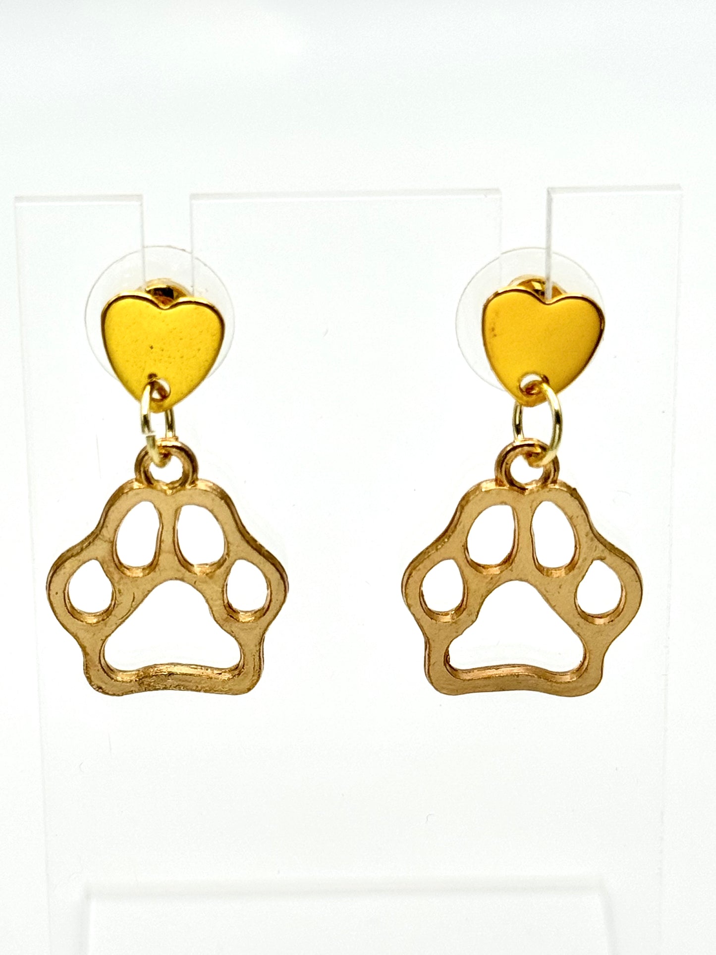 🐾 Golden Paws of Devotion