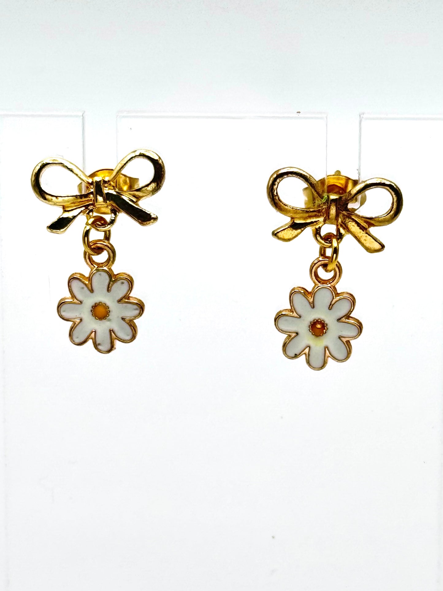 🎀 Daisy Charm Bow Earrings
