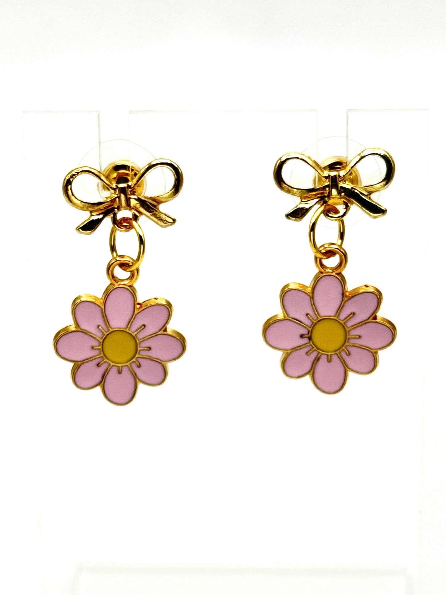 🌸 Light Pink Daisy Bow Earrings