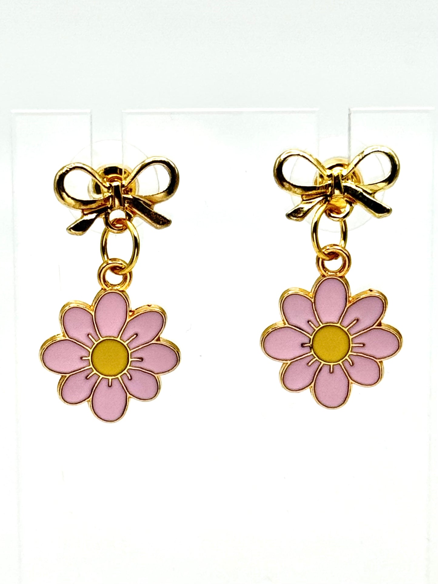 🌸 Light Pink Daisy Bow Earrings
