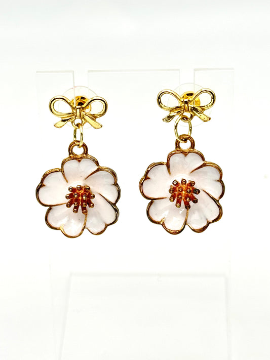 🤍 White  PoppyBlossom Bow Earrings